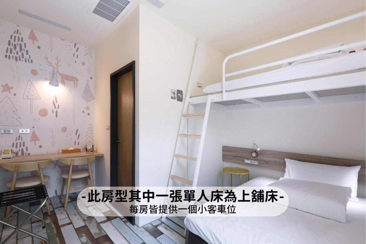 Mini Hotels Taichung Bagian luar foto