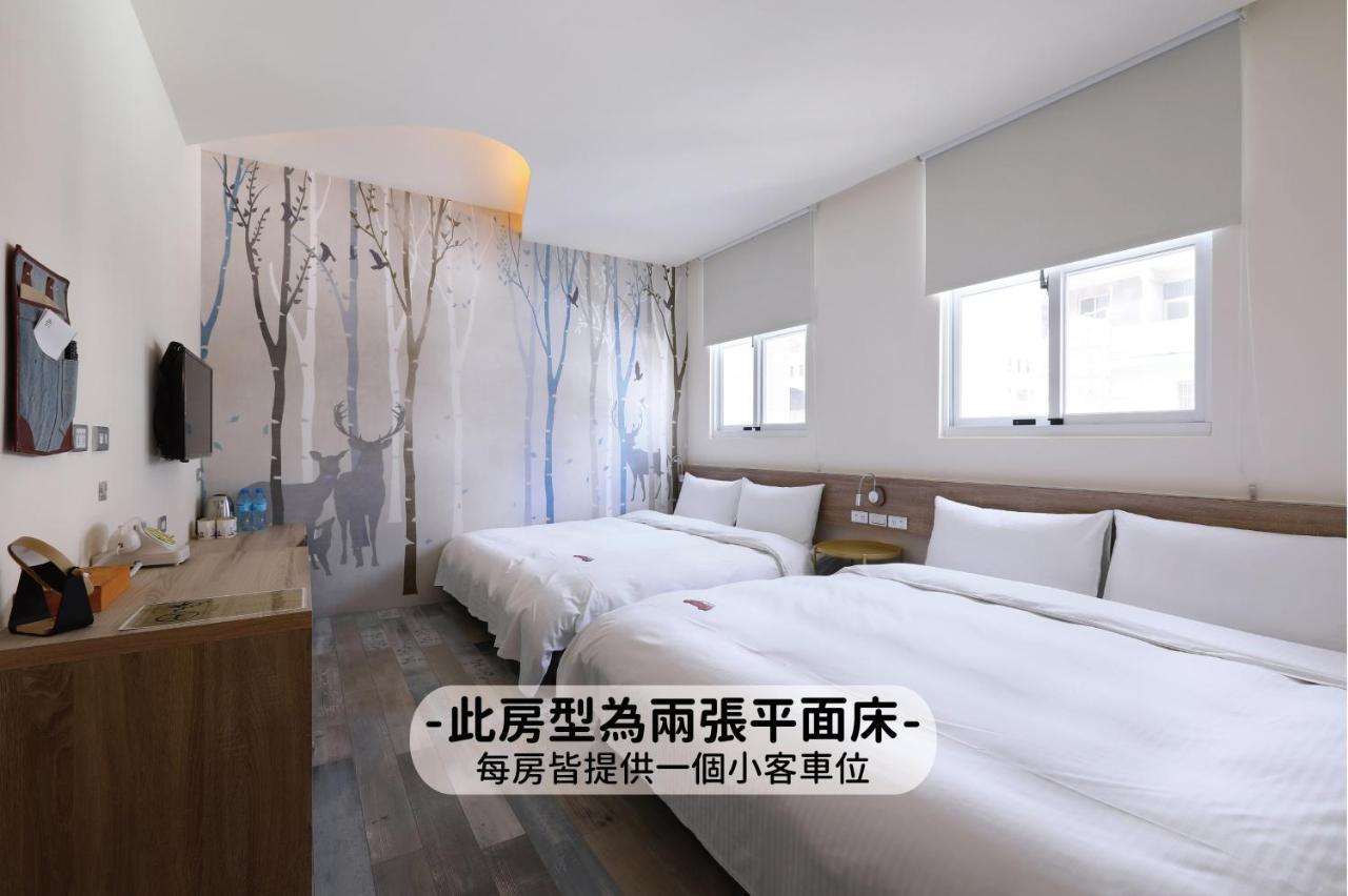 Mini Hotels Taichung Bagian luar foto