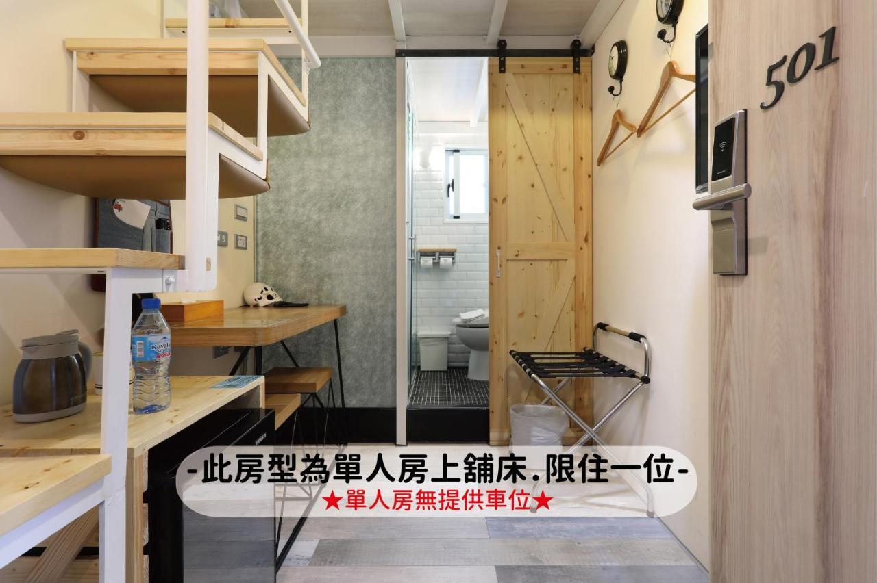 Mini Hotels Taichung Bagian luar foto