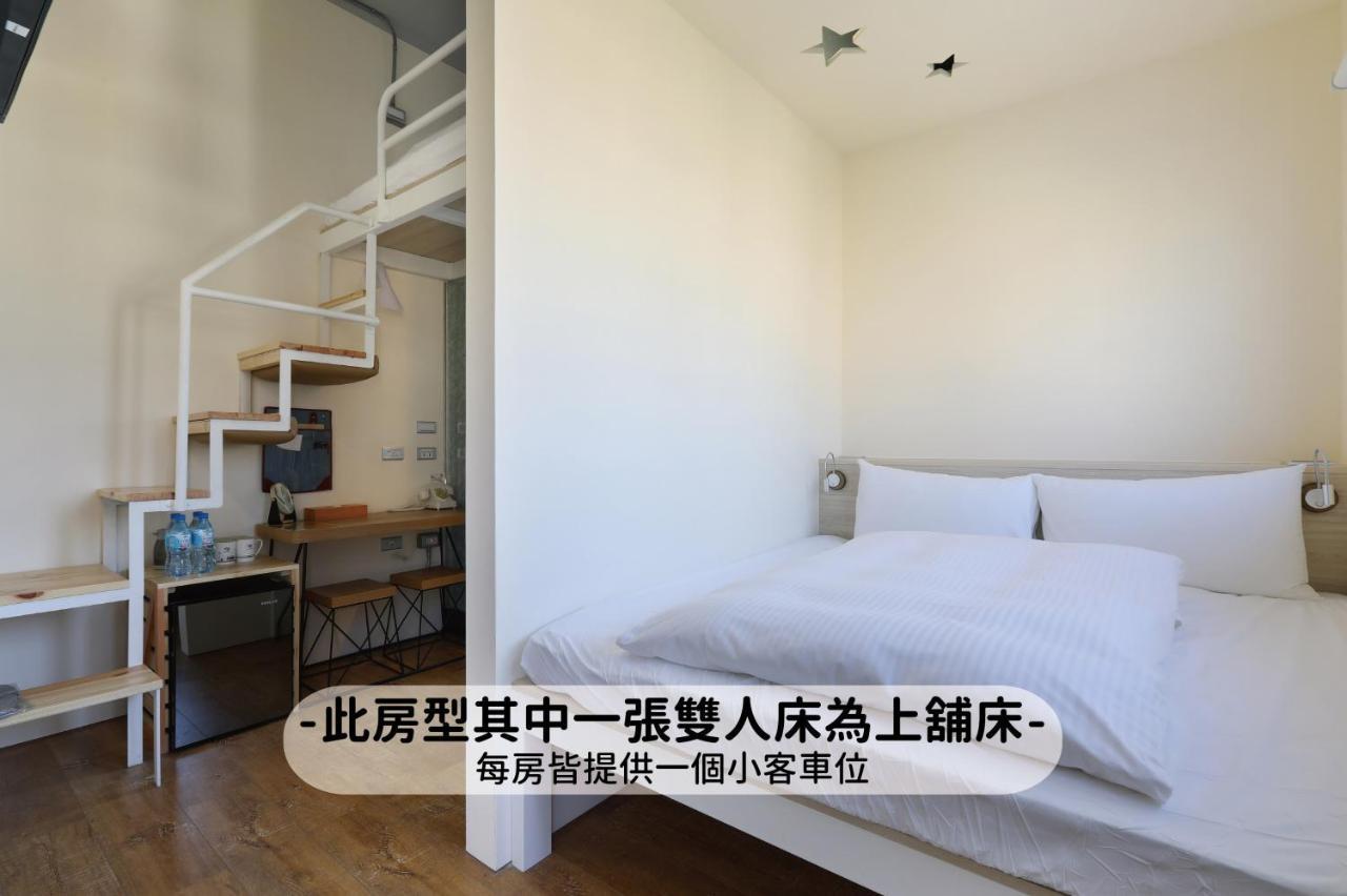 Mini Hotels Taichung Bagian luar foto