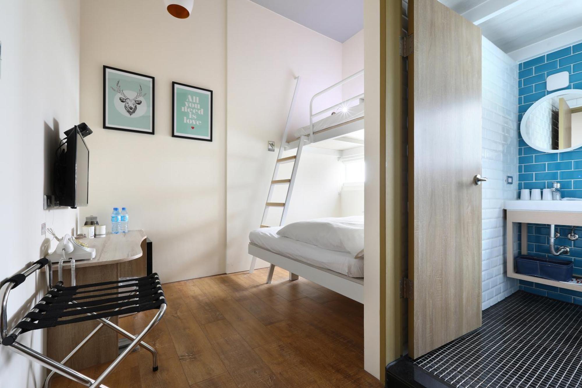 Mini Hotels Taichung Bagian luar foto