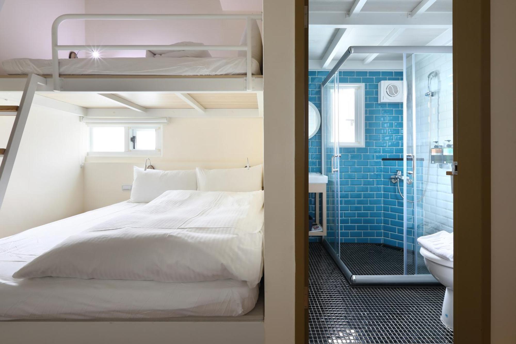 Mini Hotels Taichung Bagian luar foto
