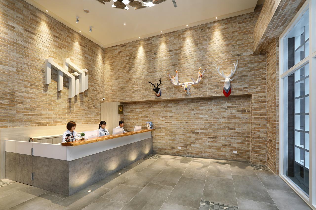 Mini Hotels Taichung Bagian luar foto